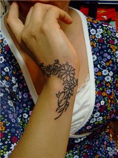 El zerine iek Sarmak Dvmeleri / Flowers and Ivy Tattoos on Hand